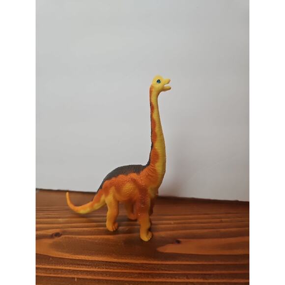 Lot Of 7 Hard Plastic Dinosaur Figurine Toys 2-6" - Picture 2 of 16